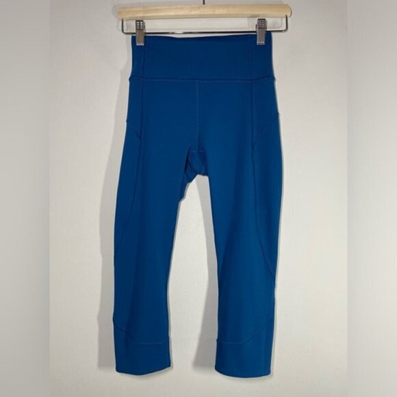 Lululemon In Movement Crop Everlux 19 Deep Marine size 4 - Picture 5 of 10